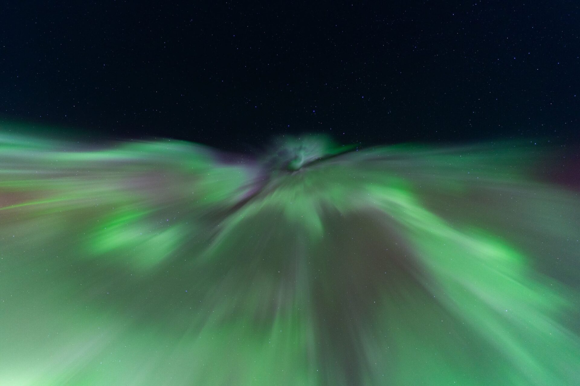 Corona d’aurora boreal, captura nocturna de fenomen natural.