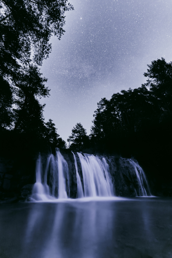 Fotografia nocturna de la cascada de Llinars